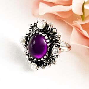 Sarah Coventry Vintage Catherine Purple Cabochon Ring